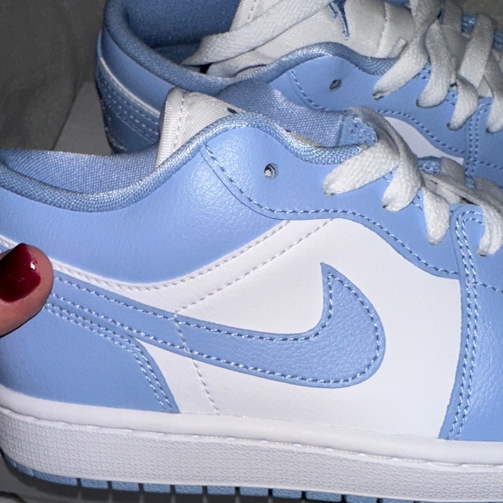 BRAND NEW Air Jordan 1 Low Women's Shoes Size 8 - Picture 8 of 8